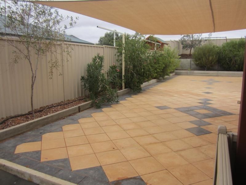 16 Swainsona Street, Roxby Downs SA 5725