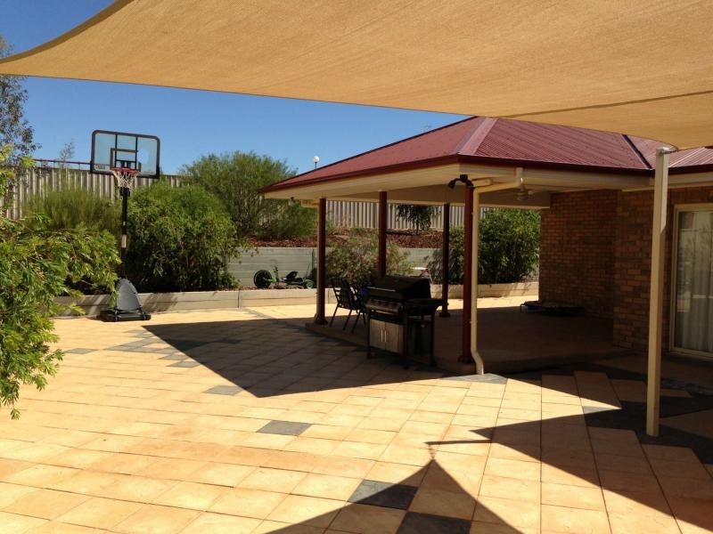 16 Swainsona Street, Roxby Downs SA 5725