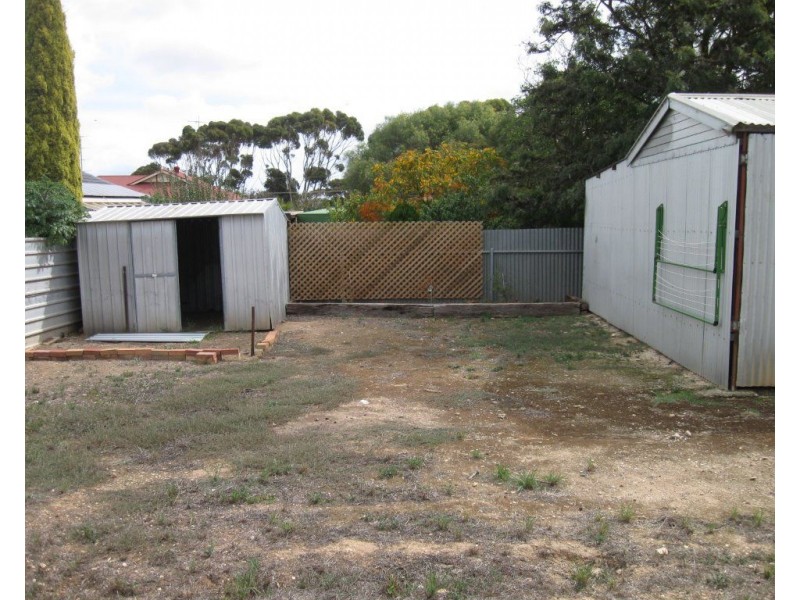 32 Caroline Street, Maitland SA 5573