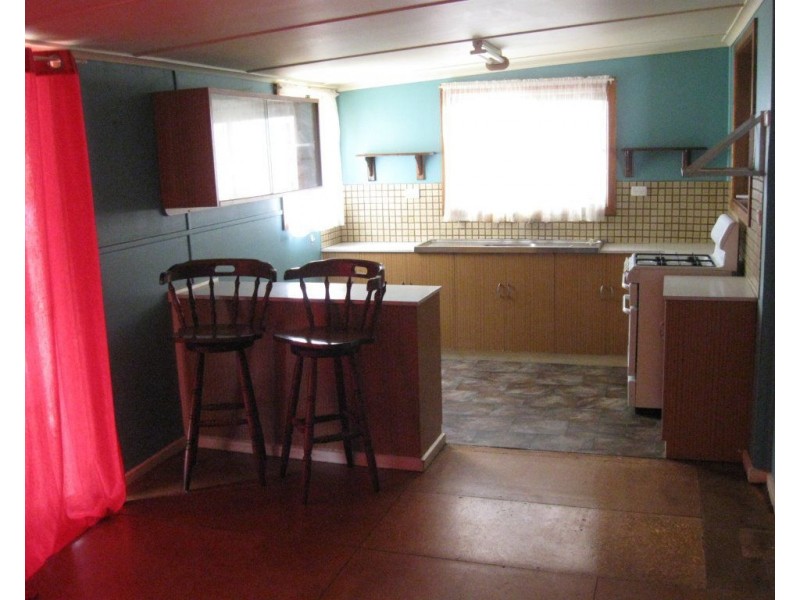 32 Caroline Street, Maitland SA 5573