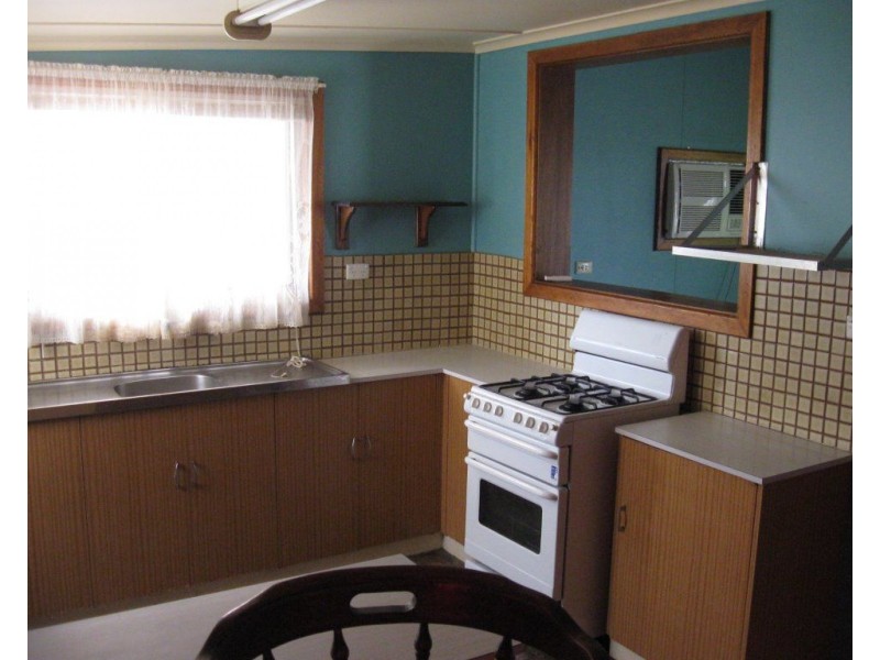 32 Caroline Street, Maitland SA 5573