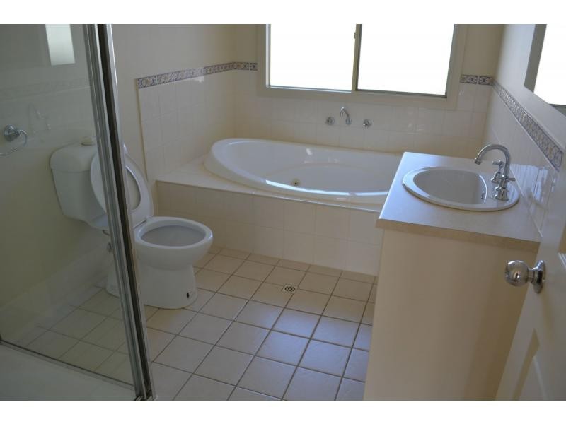 32 Maireana Circuit, Roxby Downs SA 5725