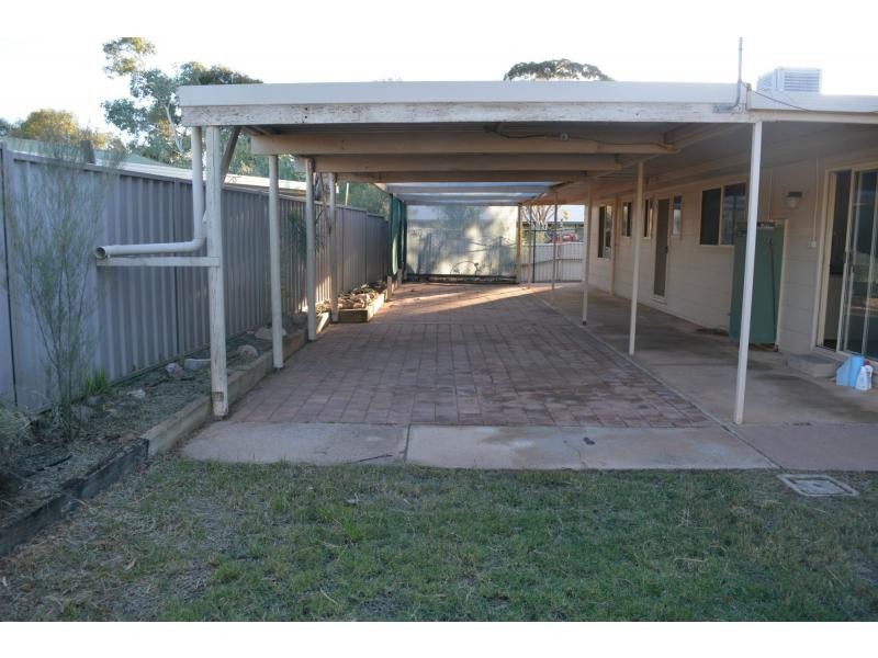 18 Alberrie Street, Roxby Downs SA 5725