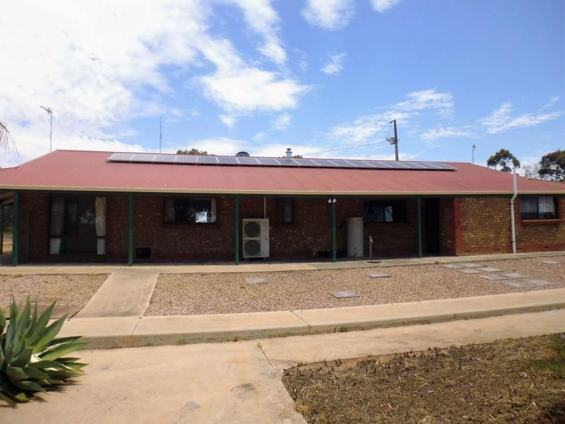 11 Hobbs Road, Port Broughton SA 5522