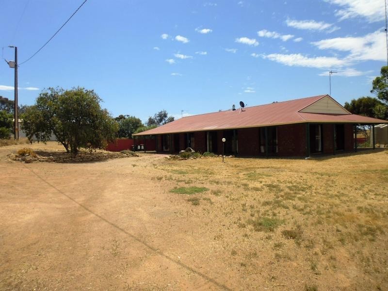 11 Hobbs Road, Port Broughton SA 5522