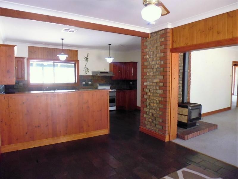 11 Hobbs Road, Port Broughton SA 5522