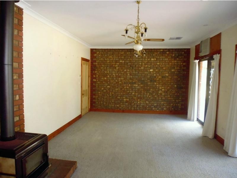 11 Hobbs Road, Port Broughton SA 5522