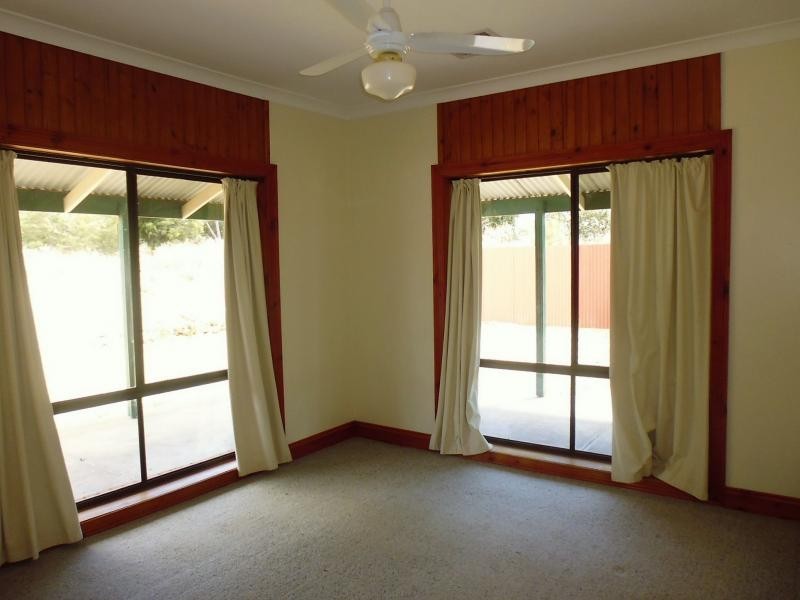 11 Hobbs Road, Port Broughton SA 5522