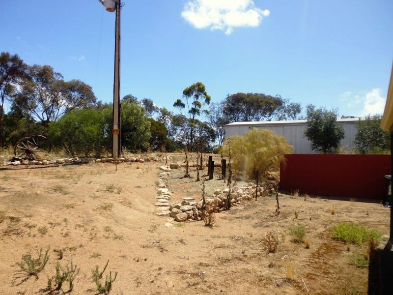 11 Hobbs Road, Port Broughton SA 5522