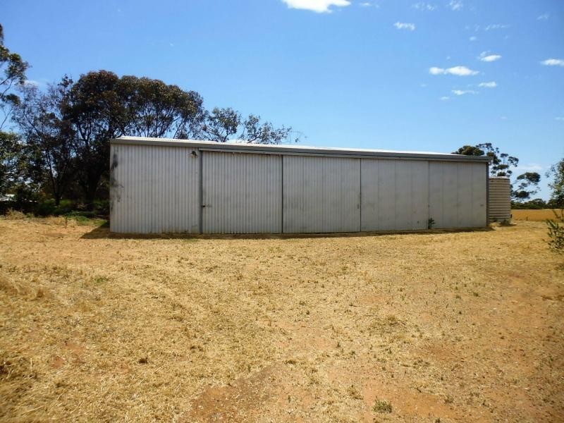 11 Hobbs Road, Port Broughton SA 5522