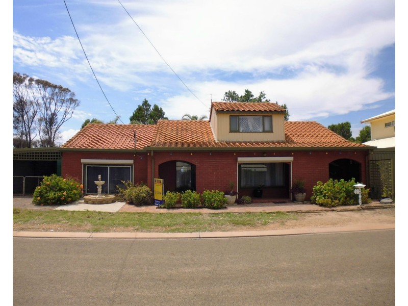 8 Kerley Street, Port Broughton SA 5522