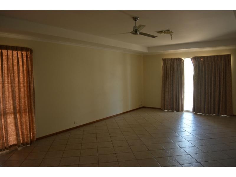 21 PLANIGALE, Roxby Downs SA 5725