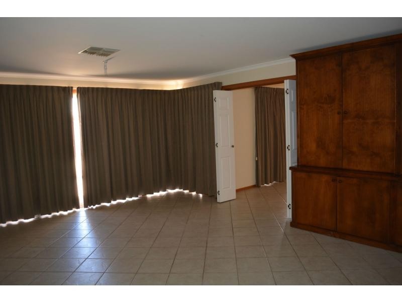 21 PLANIGALE, Roxby Downs SA 5725