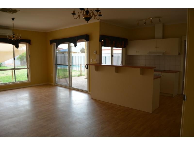 19 Planigale Drive, Roxby Downs SA 5725