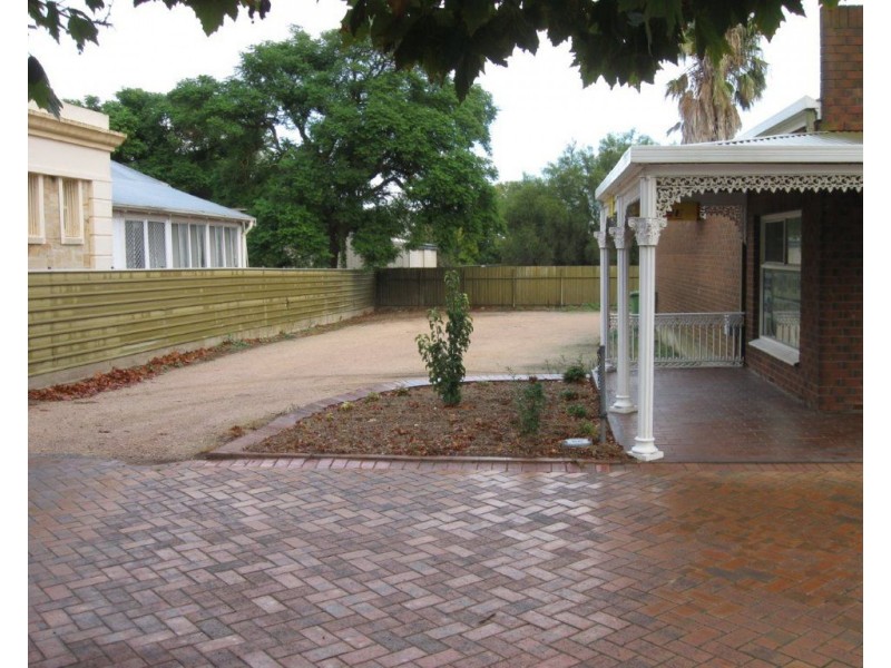 24 Robert Street, Maitland SA 5573