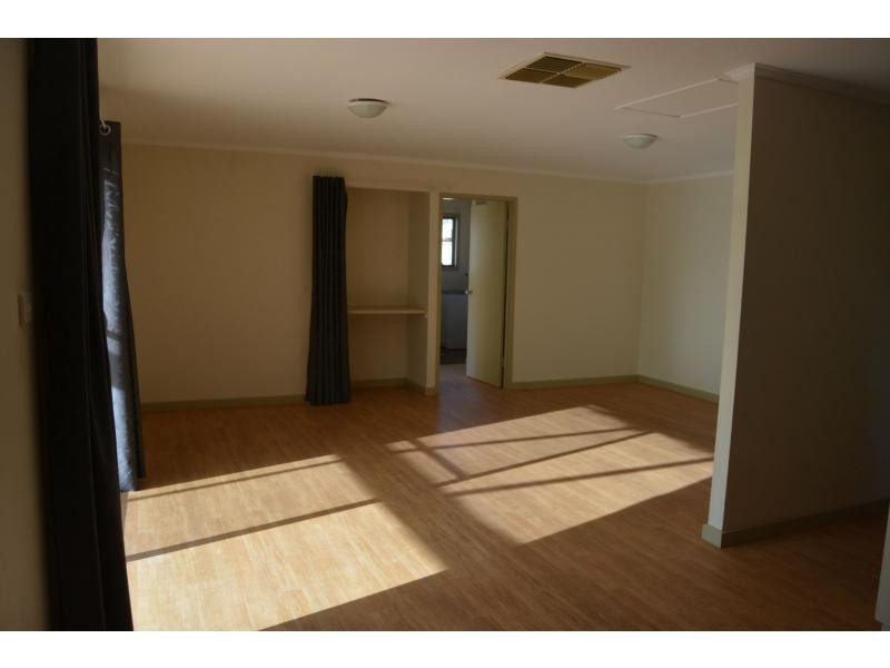 11 Finnis Street, Roxby Downs SA 5725