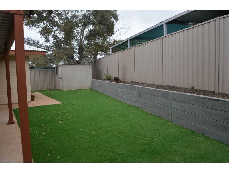 7/11 Pine Crescent, Roxby Downs SA 5725