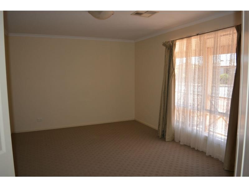 32 Maireana Circuit, Roxby Downs SA 5725