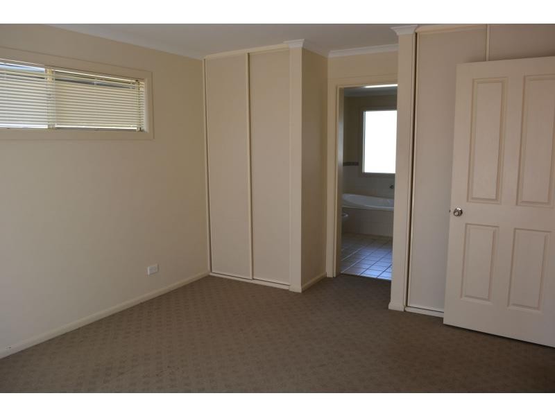 32 Maireana Circuit, Roxby Downs SA 5725