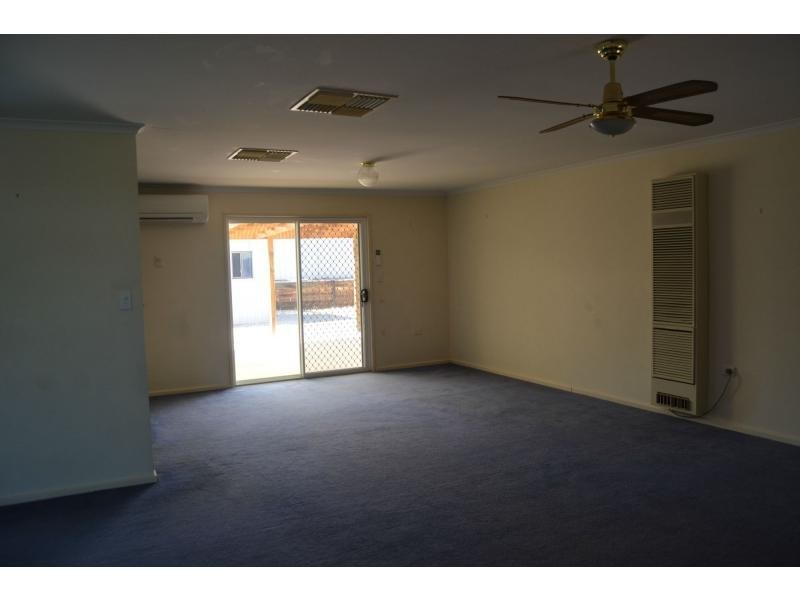 28 Pine Crescent, Roxby Downs SA 5725