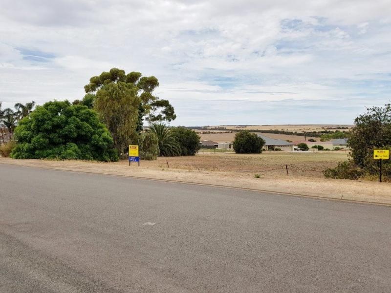 33 Belmont Crescent & 6 Catherine Avenue, Maitland SA 5573