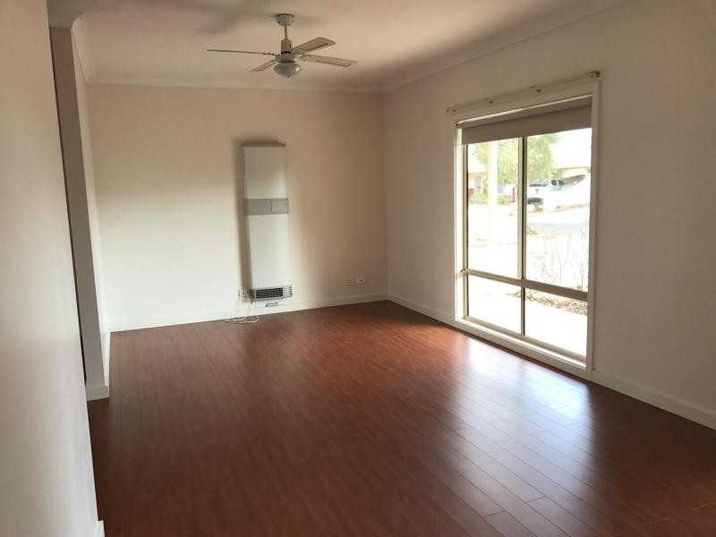 10 Bolami Street, Roxby Downs SA 5725