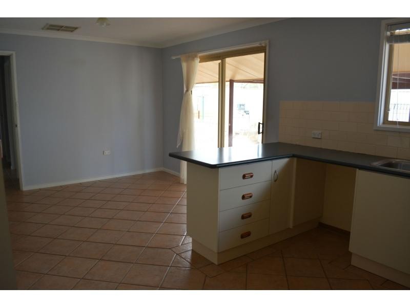 6 Blanche Court, Roxby Downs SA 5725