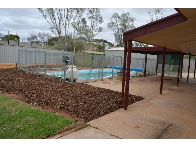 6 Blanche Court, Roxby Downs SA 5725
