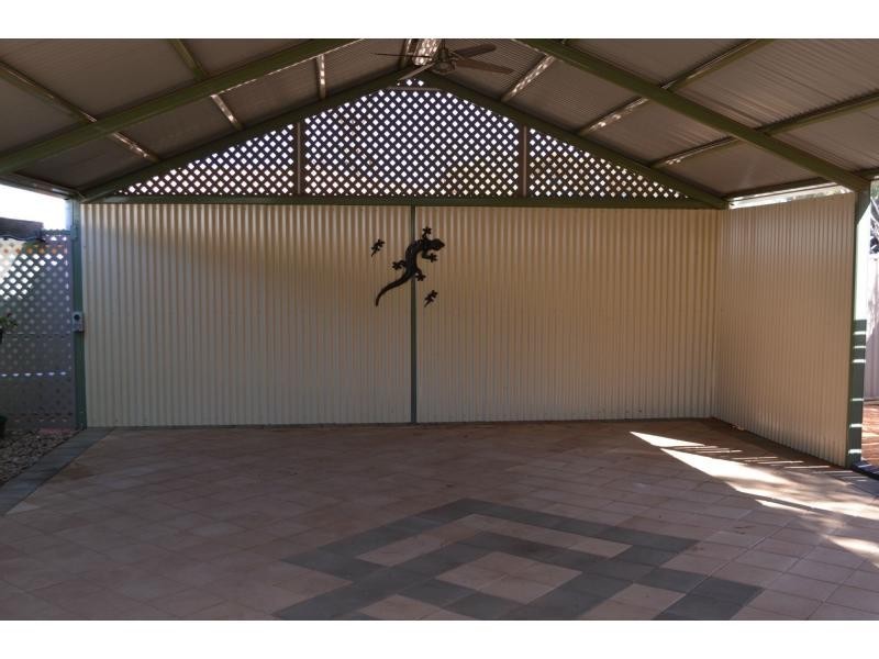 17 Pioneer Drive, Roxby Downs SA 5725