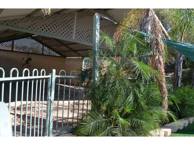 17 Pioneer Drive, Roxby Downs SA 5725
