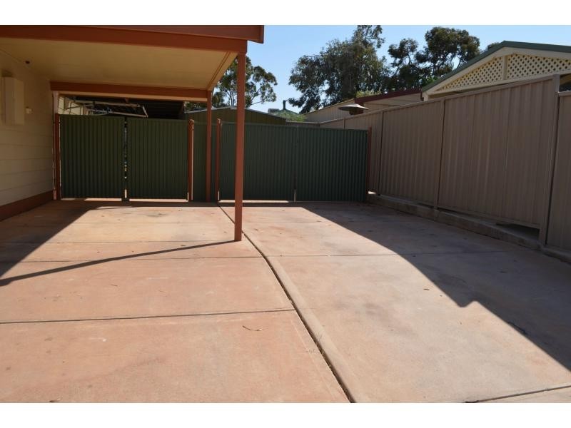 17 Pioneer Drive, Roxby Downs SA 5725