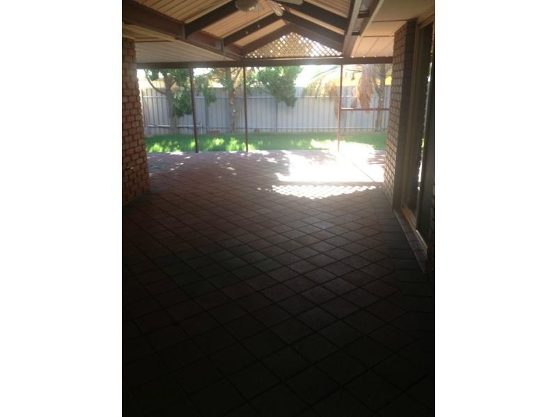 25 Maireana Circuit, Roxby Downs SA 5725