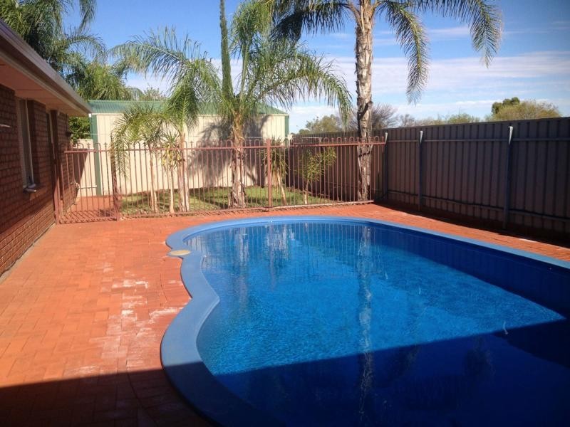 25 Maireana Circuit, Roxby Downs SA 5725