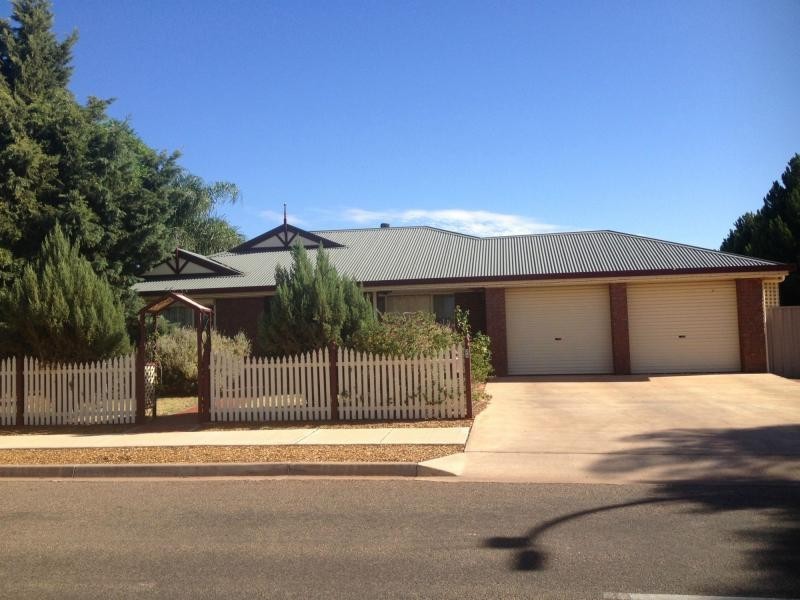 25 Maireana Circuit, Roxby Downs SA 5725