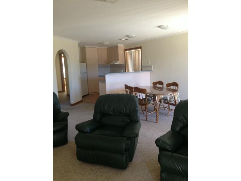 Unit 2/24 Tiliqua Crescent, Roxby Downs SA 5725