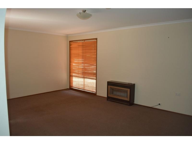 24 Mulgaria Crescent, Roxby Downs SA 5725