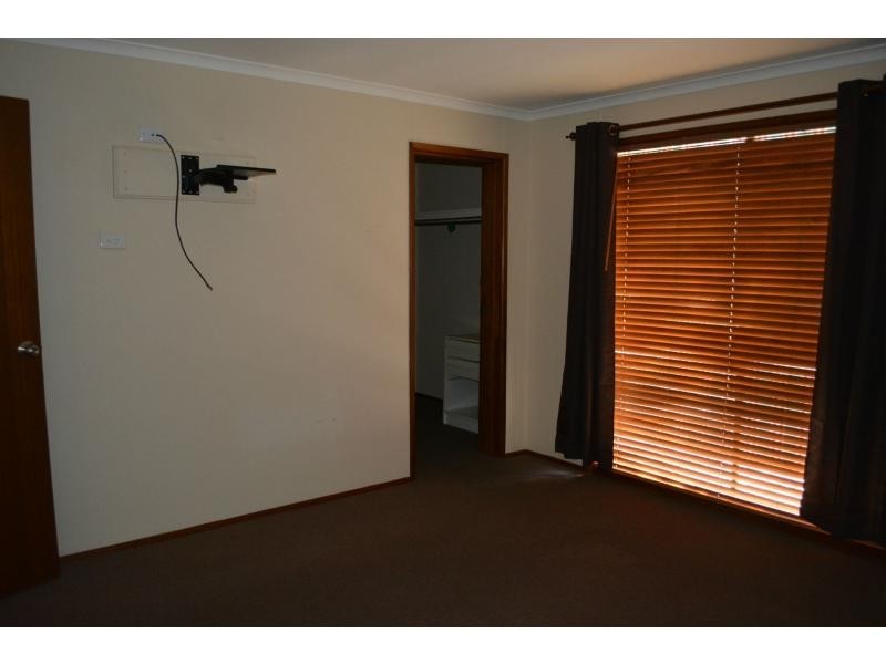 24 Mulgaria Crescent, Roxby Downs SA 5725