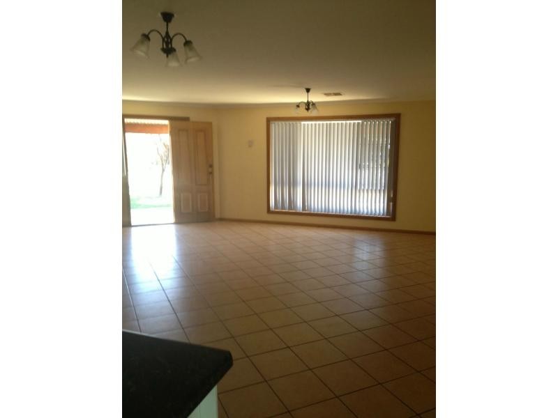 8 Cacatua Close, Roxby Downs SA 5725