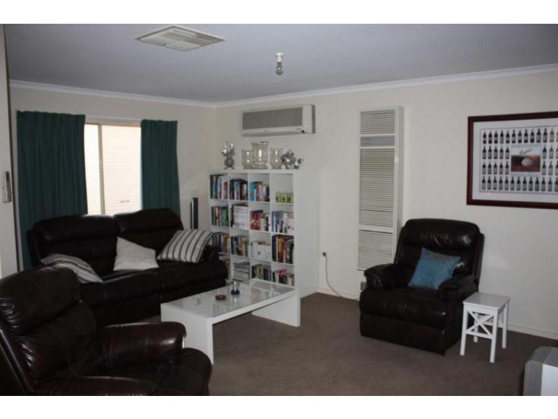 106 STUART Road, Roxby Downs SA 5725