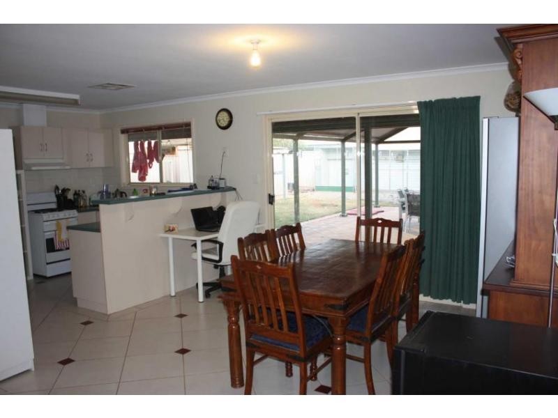 106 STUART Road, Roxby Downs SA 5725