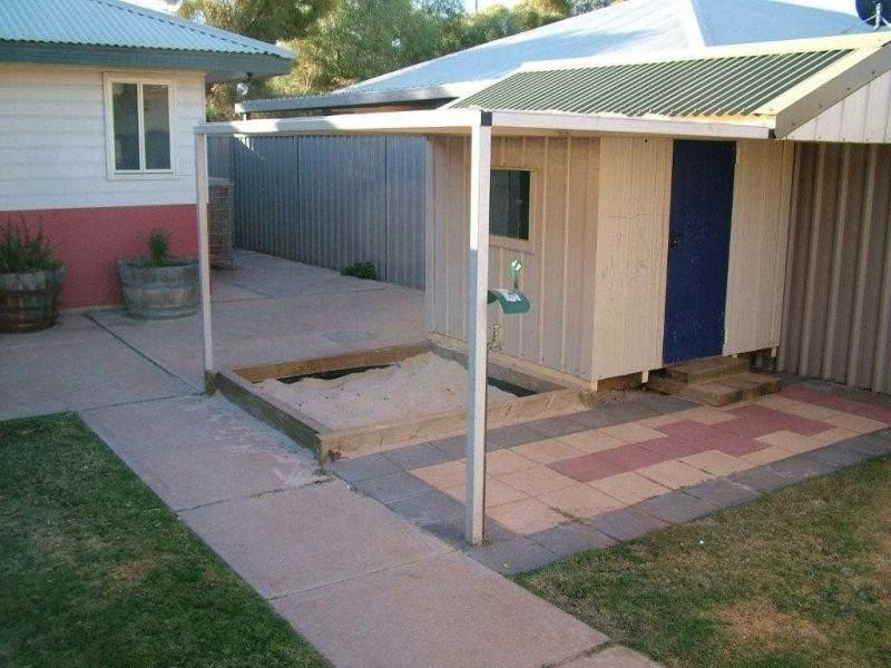 106 STUART Road, Roxby Downs SA 5725