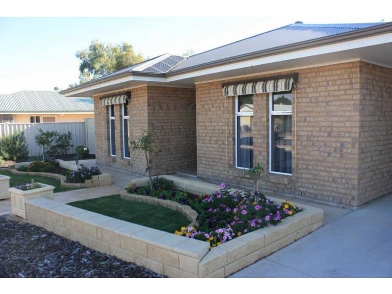 11 Wattle Drive, Roxby Downs SA 5725