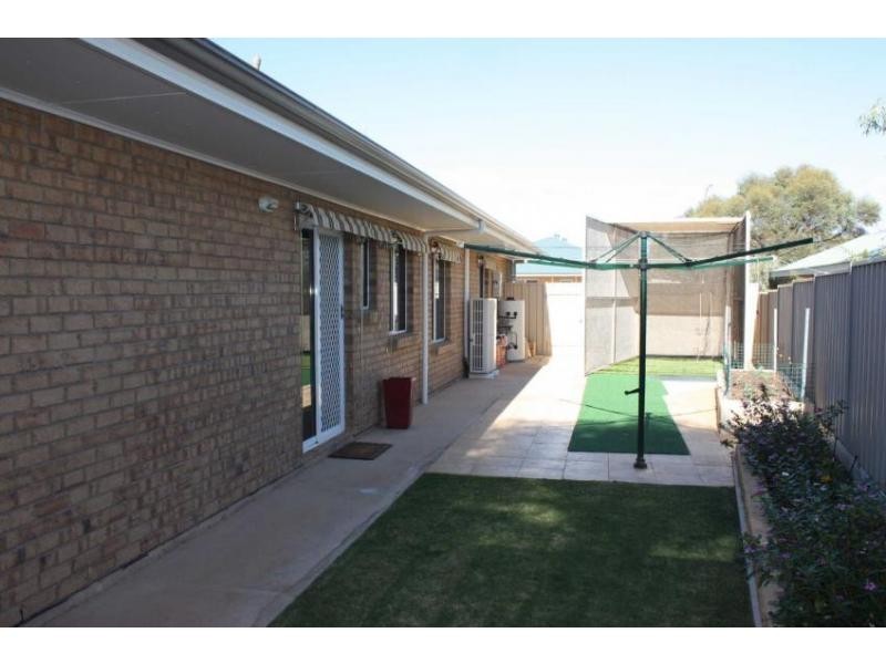 11 Wattle Drive, Roxby Downs SA 5725