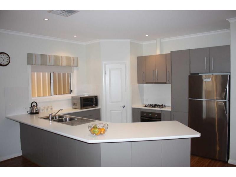 11 Wattle Drive, Roxby Downs SA 5725