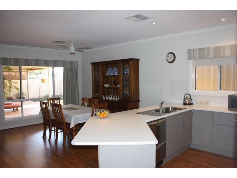 11 Wattle Drive, Roxby Downs SA 5725