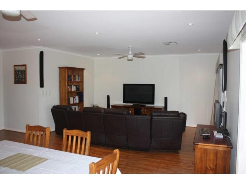 11 Wattle Drive, Roxby Downs SA 5725