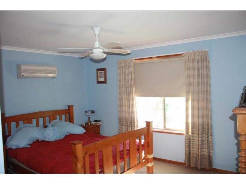 2 Bopeechee Street, Roxby Downs SA 5725