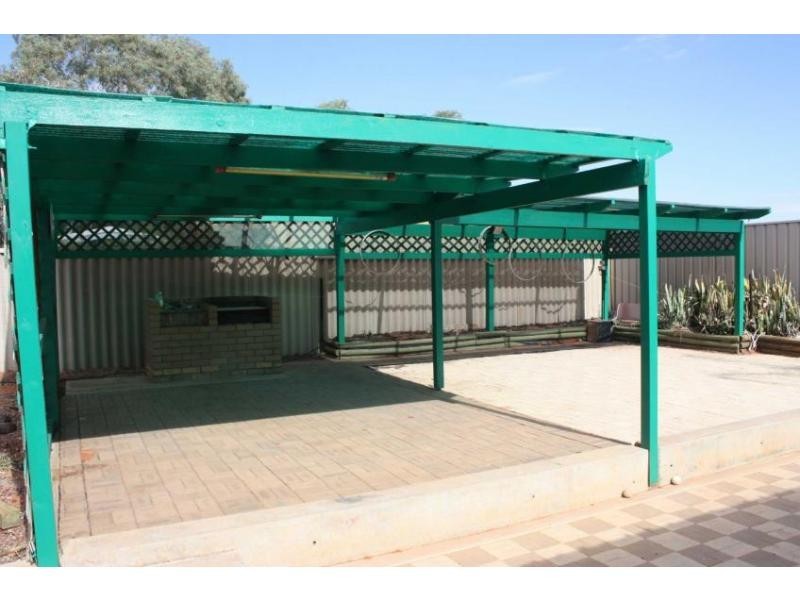 2 Bopeechee Street, Roxby Downs SA 5725