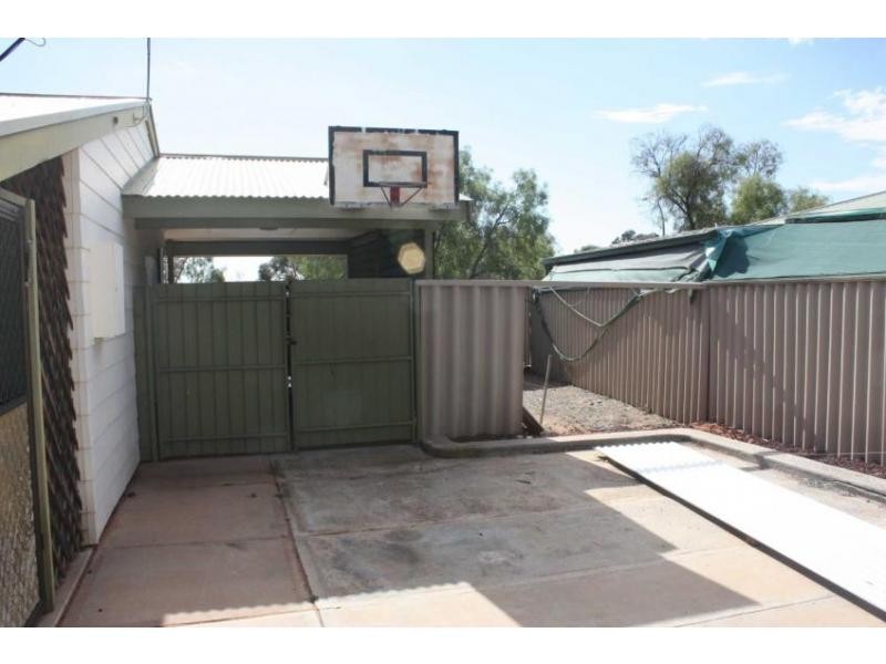 2 Bopeechee Street, Roxby Downs SA 5725