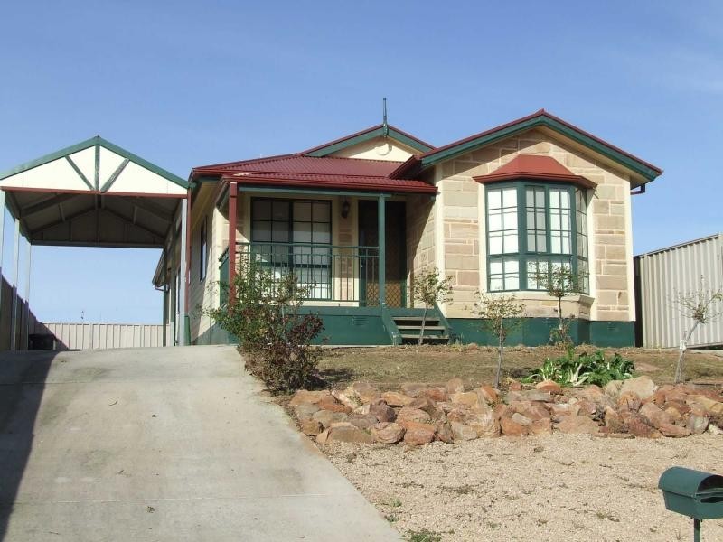 15 Barnes Road, Port Broughton SA 5522